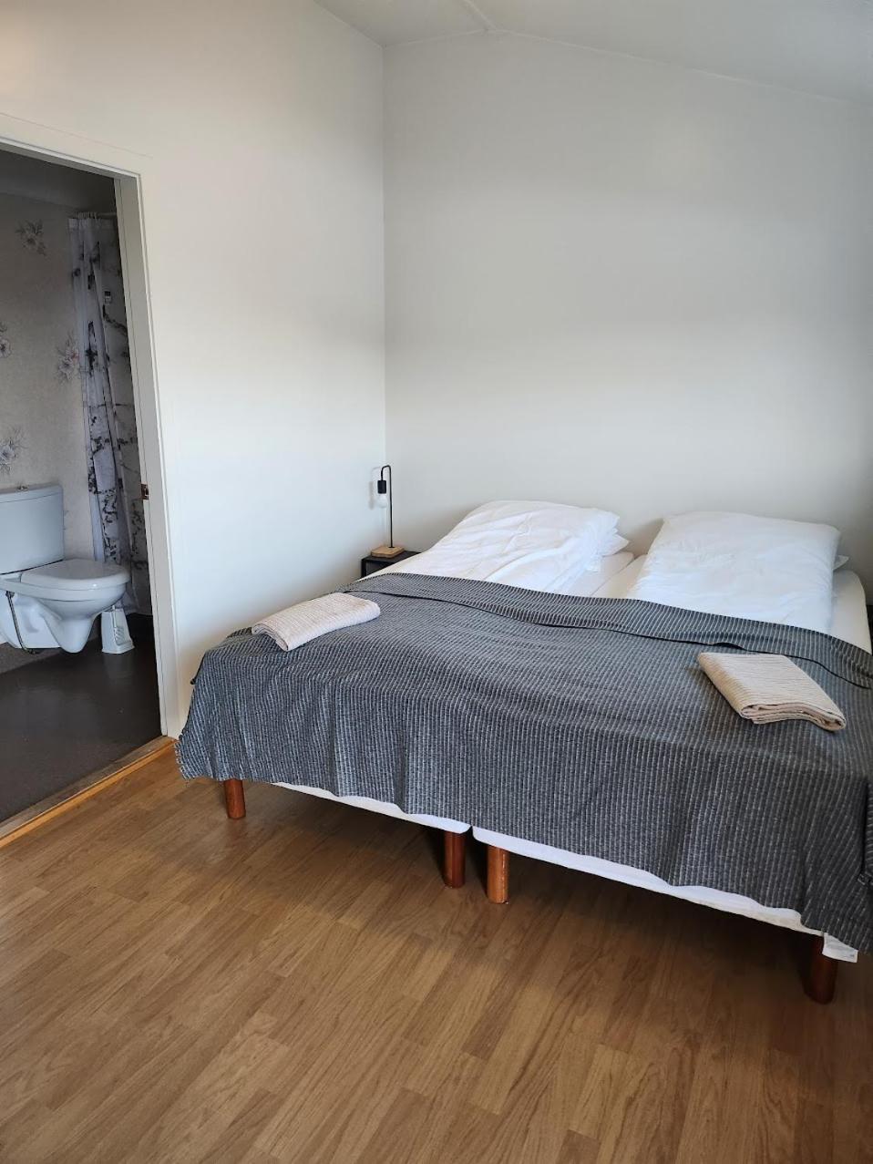 Fjos Guesthouse Varmahlid  Buitenkant foto