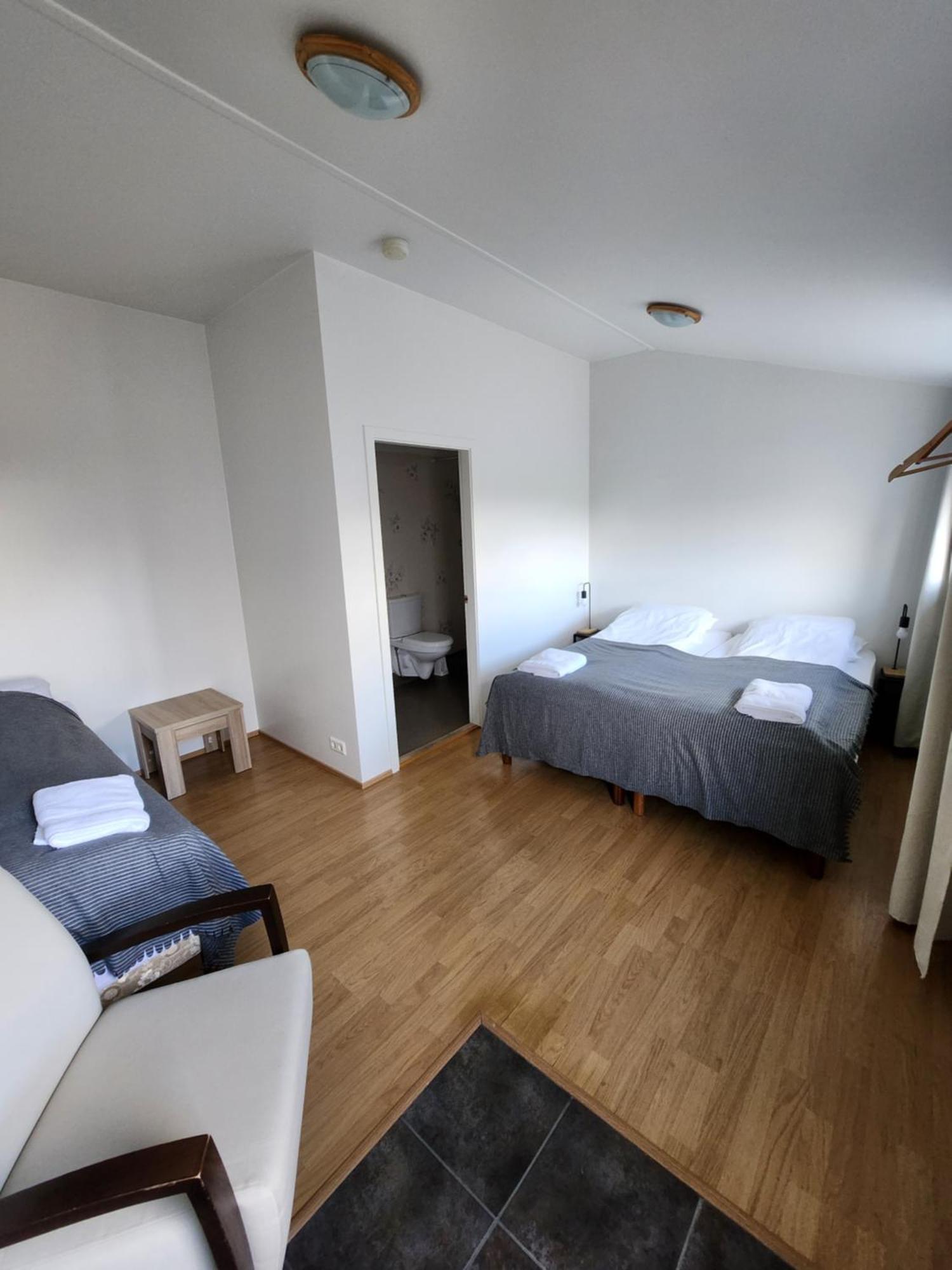 Fjos Guesthouse Varmahlid  Buitenkant foto