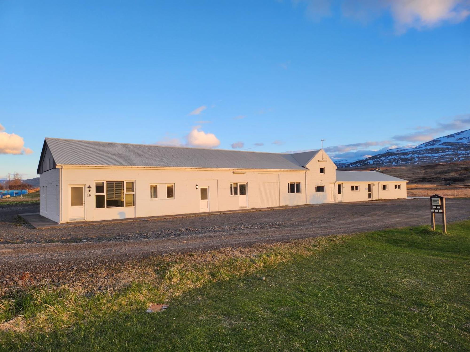 Fjos Guesthouse Varmahlid  Buitenkant foto